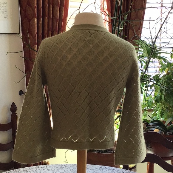 Beautiful long sleeve green cardigan. - Picture 4 of 10
